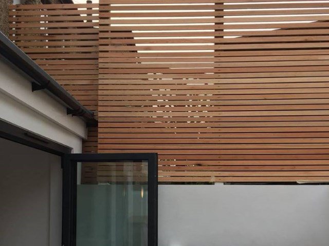 Co2 Grandis ® Slatted Fencing hardwood fencing batons red grandis